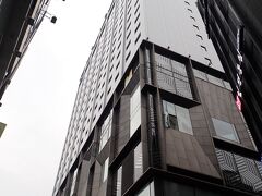 予報通りしっかりした雨になり、ホテルで休憩します。