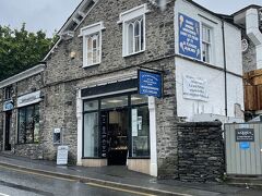 大好きなアイスクリーム屋さん。
一昨日はまずまずのお天気だったので大行列でしたが、今日は雨な上に寒いのでガラガラ！

★Windermere Ice Cream
https://www.windermereicecream.co.uk/