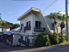 今回宿泊した船見荘の本館。
青ヶ島からくろしお丸で八丈島に渡ったので夕方の到着です。
1泊9400円。しまぽ使用です。
