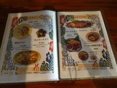 今日の夕食は、ちゃんぷるーと沖縄そばの店 くすくすでいただきます。ここは予約なしでＯＫなので良いのですが、カヌチャの他の店は予約が必要で、時間によっては結構混んでいたりするので、要注意です。遅い時間なら空いているようですが・・。また、定休日があるので、そこも注意が必要です。