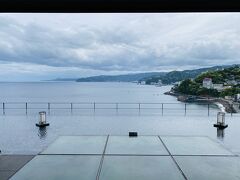 14:40にHVC熱海伊豆山に到着。
チェックインの列ができていましたが、そんなに待つこともなくスムーズにチェックインできました。