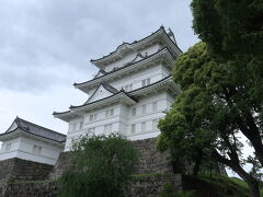 北側の入口から入ると、小田原城がすぐそこに！！