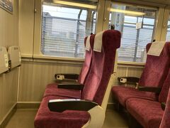 
両毛線の高崎線直通熱海行きに乗ります。
最後なのでグリーン車にしました。旅の思い出に浸りながら、のんびりと帰ります。

これで、今年の春旅が終わりました。

桜が咲いていたり残雪があったり。色とりどりの車窓を眺めました。お湯と美食も楽しめました。最後には爆買いも。
面白くて、楽しい旅でした。



最後まで読んで下さってありがとうございます。
旅の話を聞いていただけて、とても嬉しいです。



