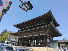 次の日は仁和寺の御室桜を見るため、河原町からバスに乗って出発。
荷物はデリバリーサービスで京都駅に送っておきます。