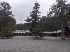 翌日もどんより曇り空、時折小雨も降ってます

地下鉄で円山公園へ

北海道大神宮へ向かいました
