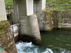 朝９時から午後５時までの水門のようです。まるで市役所のよう。。。