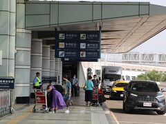 ＭＲＴで高雄国際空港に着きました。