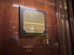 せっかく香港来たので、ペニンシュラホテルのthe barへ。