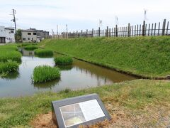 春日神社から直ぐの所にある春日山城史跡広場。中世の春日山城跡で濠や土塁が残っています