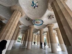 市場の天井模様
トレンカディスの装飾が見事な「メダイヨン」と呼ばれる円形のオブジェクト