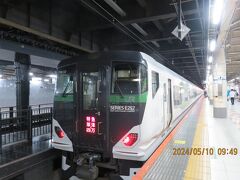 上野10時発の特急四万で渋川駅まで行き、そこからバスに乗り換えます。
高速バスなら石段街まで直行で行けるんですけど、渋滞が嫌で悩みました・・・