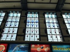 小樽駅はホームにも正面入り口にもランプがあってレトロかわいい！