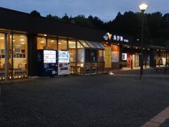 すぐに高速に乗り、紀勢自動車道方面へ。
奥伊勢パーキングエリアでちょっと休憩。
ここでも18時台なら夕食食べれたみたいです。