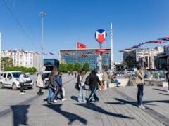 ▽タクスィム広場 Taksim

イスタンブール空港には、通常取引が選択できずDCC取引（日本円で取引、しかもレートが悪い。DCC手数料が高額。）しかできないATMや高額手数料が請求されるATM等、怪しげなATMが多くあるらしい。