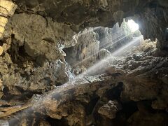 ティエンクン洞。
ここは台風の日に漁師さんが避難のために入り偶然発見された洞窟だそうです。
世紀の大発見でその方は億万長者になられたとか。


