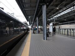 武雄温泉で在来線特急から西九州新幹線に乗り換えです