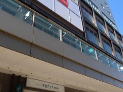 宿泊したほてるは長野駅から徒歩2分もしないところにある相鉄フレッサイン 長野駅善光寺口。１階にはコンビニもあり便利です