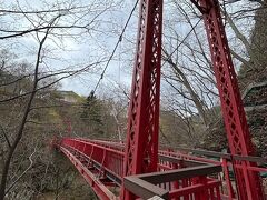 あったあった！『二見吊り橋』と言うそうです。
真っ赤で綺麗だねー。最近吊り橋が気になって仕方が無いので大井川あたりにでも今度行こうかなぁ。