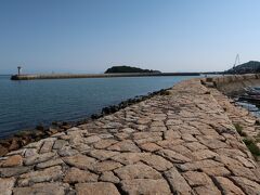 「波止場」
江戸時代に造られた石積みの波止

先端まで歩いてみました。




