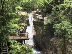 岐阜県の竜神の滝。GWでも人が少ない穴場スポットです。歩く距離が短いので、トレッキングが苦手な人でもOK。