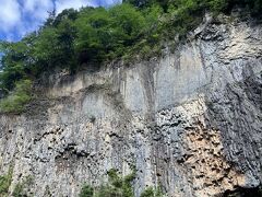 岐阜県の巌立峡。切り立った岩壁は迫力あります。