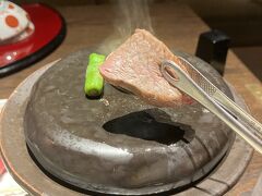 岐阜県の下呂温泉の温泉宿「小川屋」で宿泊しました。夕食は飛騨牛のステーキ。
