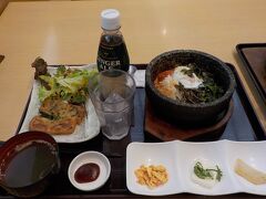 風の湯に来ました。警察官が数人いて、何か事件？
お風呂に入ってから、食べました。まだ麺の機械が直ってないようで、冷麺の代わりはチヂミでした。食べ終わった後に、アイスをもらいに行きます。