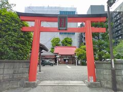 5月12日
ランチのお店の開店まで時間があったので周辺を散歩していると「横浜辨天」という鳥居をもつ神社を発見したので入ってみました。