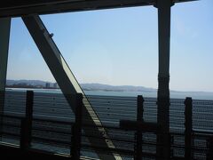 関西国際空港連絡橋で海を渡る