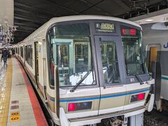 新大阪駅に到着しました。
この駅でほとんどの乗客が下車したので、