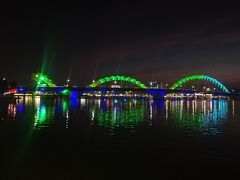 ロン橋
黄色や緑に光ってます。最後の夜景をのんびり眺めました。