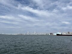 山下公園からのベイブリッジの眺め。