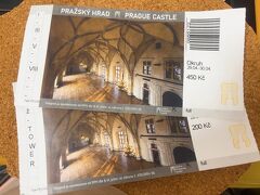 私が購入したのは、
* Prague Castle - Main circuit  450コルナ
* Tower of the Cathedral with a View Gallery  200コルナ
です。　選んだつもりだったけど、それでも合計で4500円弱?
