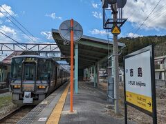 市島駅では約５分停車して、篠山口行きの普通電車との行き違いがありました。