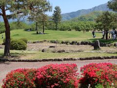 川中島古戦場は史跡公園として整備されていますが、芝生のある広場では家族連れの遊ぶ姿がみられ、古戦場といった感じはありません