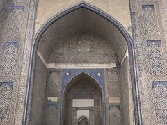 中央アジア最大［ビビハニム・モスク］～Bibixonim Masjidi

ランドマークだわ！