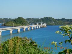 朝一番の観光は角島大橋です。

海が綺麗です。本当にコバルトブルーです！

