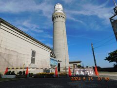 次はバスに乗り、橋を渡り角島灯台に来ました。

