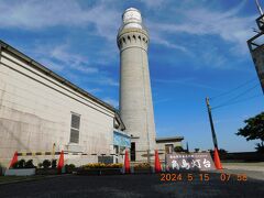 次はバスに乗り、橋を渡り角島灯台に来ました。

