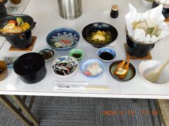 お待ちかねの昼食です。

山口県の伝統的郷土料理「ふく料理」です。

美味しかったもの
ふく飯・ふく天そば・ふく陶板焼き
