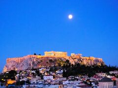 【アテネ】
日本を出国して２日間
まだ何も観光していない。ホテルのまどから見えるアクロポリスと月だけ観光終了