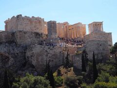もちろん、アレオパゴスの丘（Areopagus Hill）からのパルテノン神殿も見なくちゃ。追っかけ癖があるようです。