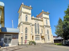 ホテルをチェックアウトしたら、まず弘前城に向かうのですが、途中に弘前教会がありますので、最初に立ち寄りました。

1906年に弘前メソヂスト教会の教会堂として建設されている建物で、1993年、青森県重宝に指定されているそうです。