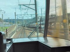 高蔵寺駅からは高架線の愛知環状鉄道が離れていきます。