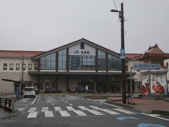 ９時前に益田を出た列車は、9:46に浜田駅に到着。
次の列車は11:45発。
乗り継ぎの時間を利用して、軽くランチと、浜田の名物を物色します！
