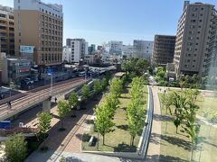 おはようございます
窓から
隣が市役所
この公園素晴らしい