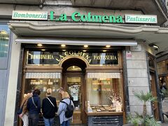 20時30分には閉店してしまうので、その前に一番行きたかったパステレリアLa Colmena（ラ コルメナ）さんに忘れずに立ち寄ります。

【ラ コルメナ公式】
https://www.pastisserialacolmena.com