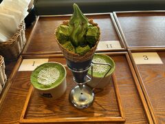 抹茶ティラミス1,150円×2とわらび餅ソフト670円を購入！
ティラミスは小さいけどずっしりしてて、4人で分けて食べて良いくらいでした、
