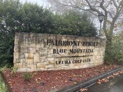 フェアモント リゾート&スパ ブルーマウンテンズ ホテル

此方とリリアンで迷ったのですが、フェアモントは満室で取れなかったのよね。
（ホテル選びも出発の一週間を切っていたからね。。。）

結果、観光地に徒歩圏内のリリアンにして良かったです。

夫は次回、此方でゴルフがしたいらしいです。
今回は下見も兼ねて見てみたかったそう。

以前はカトゥーンバにもゴルフ場があったらしいのですが、コロナ中に閉鎖になってしまった様です。

そしてレウラの街の方が全体的に高級住宅街って感じ。


