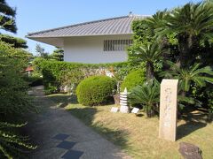 丸亀美術館
洋画の美術館なのに、中津万象園内で周囲に溶け込むように、数寄屋造りの建物です。